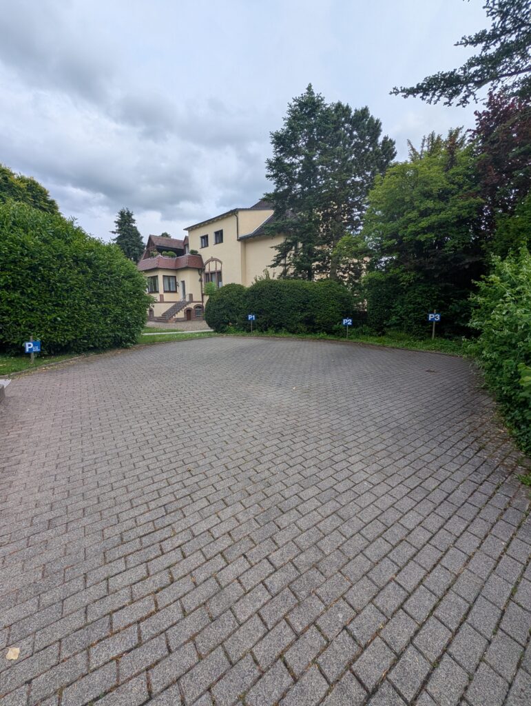 Parkplatz hinter dem Haus in Fritzlar